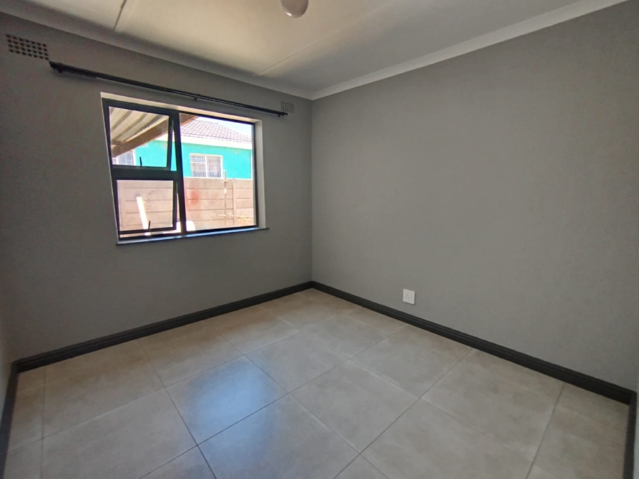 4 Bedroom Property for Sale in Louwville Western Cape